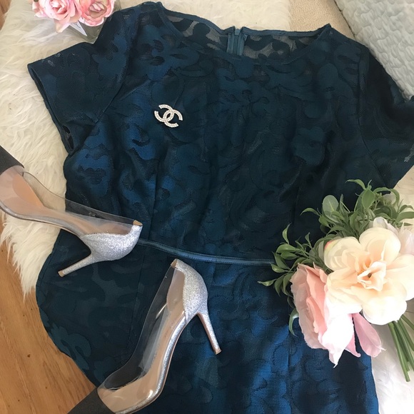 Dresses & Skirts - 3/$15 Bundle Sale 🌸Classy Laced Cocktail Dress